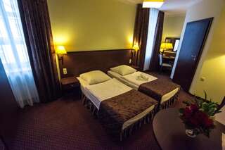 Отель Hotel Pod Filarami Челядзь Двухместный номер с 2 отдельными кроватями-5